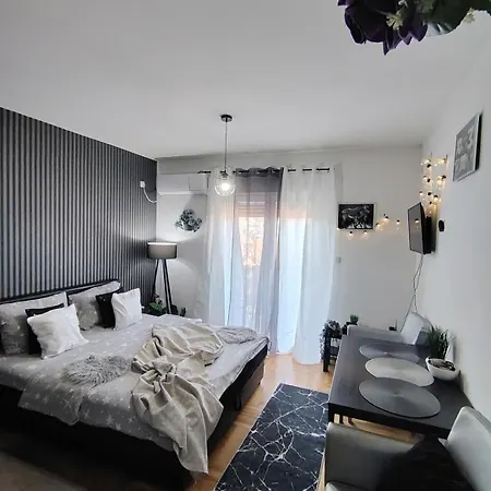 Aries Apartment *